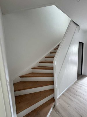 Großes und saniertes 7-Zimmer-Haus mit gehobener Innenausstattung zur Miete in Hürth