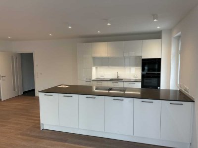 Neubau-Erstbezug: 3-Zimmer-Wohnung mit Balkon und EBK in Glinde