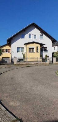 Freundliches Einfamilienhaus mit Wintergarten, Kamin, Garage & gewerblicher Nutzung wenn gewünscht