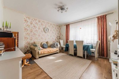 Modernisierte 2-Zimmer-Wohnung mit Einbauküche, eigenem Gartenanteil und Loggia in Kiel