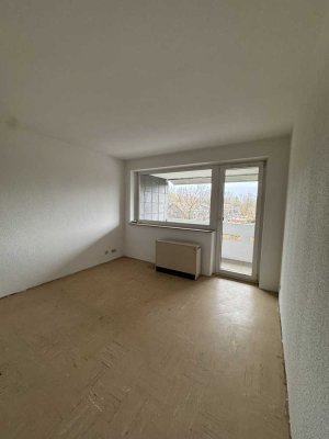FRISCH RENOVIERTE 3-Zimmer-Wohnung mit Balkon sowie Aufzug in Essen