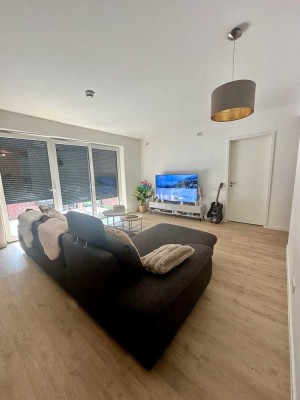 Exklusive 2-Zimmer-Wohnung mit gehobener Innenausstattung mit Balkon und EBK in Burgwedel