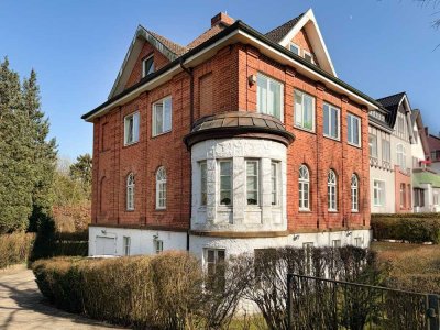 Historische Stadtvilla in Bad Oldesloe am Kurpark - mit großem Garten in begehrter Lage am Fluss ...