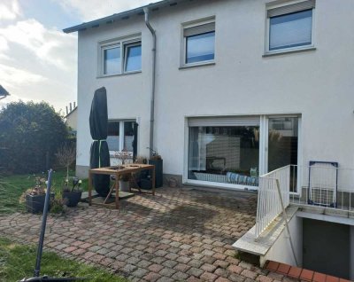 Gepflegtes Reihenendhaus mit Garage in ruhiger Lage in Mülheim-Heißen