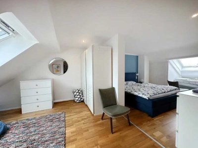 Charmantes Maisonette-Penthouse mit EBK, möbliert