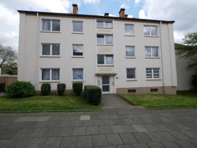 Frisch gestrichene, gut aufgeteilte 3,5-Zimmer-Wohnung mit Balkon in zentraler Lage sucht Nachmieter