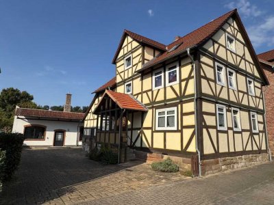 /// Wohnen am Wasser - Stilvolles Einfamilienhaus an der Fulda mit zusätzlichem Renditeobjekt ///