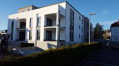 Geschmackvolle, neuwertige 2-Raum-Penthouse-Wohnung mit geh. Innenausstattung mit Balkon und EBK