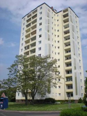 Zentrale 2-Zimmer-KB-Wohnung mit Flur, Küche, Bad und Balkon in Landau-Stadt