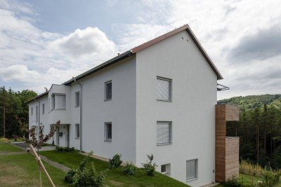 GARTENWOHNUNG mit Küche und Carport-Parkplatz zu vermieten - geförderte Miete - 2 Zimmer