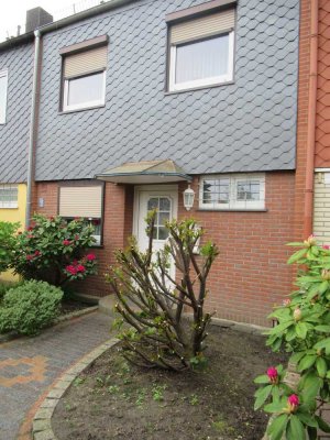 Kattenesch …schmuckes RH mit Garage und idyllischen Garten..