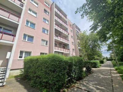 **FRSICH RENOVIERT**3-Zimmer-Wohnung // Balkon // Aufzug // Bad mit Wanne // ab sofort