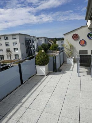 Wunderschöne helle Penthousewohnung zum 01.03.2026 frei