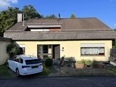 Kreuztal OT- Tolles Einfamilienhaus mit zwei Einliegerwohnungen!