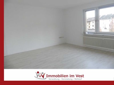 ***Zentral in Bochum*** renovierte, helle Etagenwohnung in Citynähe