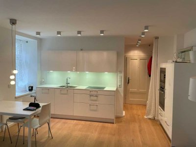 Wohnen im Stilaltbau: Ruhige Innenhoflage mit Balkon nahe der Maximilianstraße