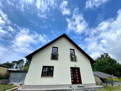 Geräumige, spezielle Doppelhaushälfte mit viel Potenzial auf großem Grundstück  in Woltersdorf