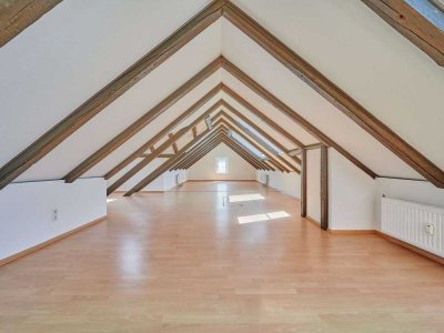 Attraktive Maisonette-Dachgeschoss-Wohnung mit Einbauküche in Leipzig Südost