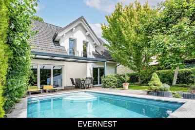 Modern single-family home with a pool, spa area, a 168 m² outbuilding, and access to the Nuthe River