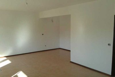 Modernisiertes Apartment mit großer Loggia in gepflegter Wohnanlage