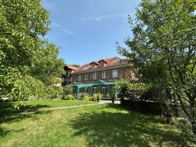 MHI - Großzügiger, sanierter Landsitz mit Nebengebäuden auf einem 3.500 m² Areal in Alleinlage