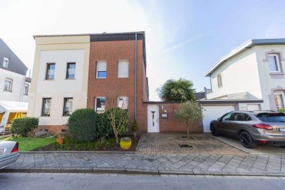 Charmante Doppelhaushälfte mit zwei Wohneinheiten und modernisierter Ausstattung