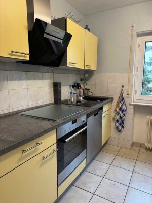 Sehr gut geschnittene 3 Zim Wohnung direkt am Badesee. Mit Balkon und Garage.