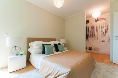 BEZAUBERNDE DG-MAISONETTE IM ERSTBEZUG: 2 ZIMMER, TERRASSE, TRAUMAUSSICHT - PROVISIONSFREI!