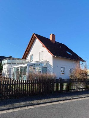 Großzügig gestaltetes Haus mit Garten in Solms-Albshausen