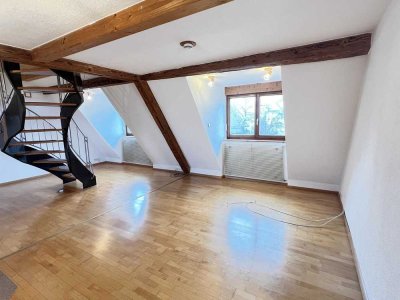 Helle, zentrale 2,5-Zimmer Maisonette-Wohnung mit Balkon, Garten, Garage