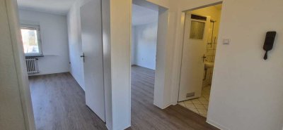 Helle 2,5 ZKB Erdgeschoßwohnung in zentraler Lage