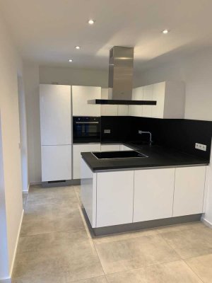 Exklusive 3-ZKB-Wohnung mit Einbauküche und Balkon in Augsburg