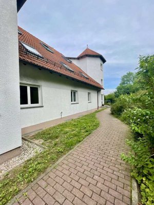 Geräumige 3-RWG im EG mit EBK, Tageslichtbad mit Wanne & Dusche, Terrasse & STPl. in ruhiger Lage!