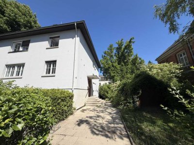 Hauptwohnung eines Einfamilienhauses in Wiesbaden Südost mit Garten in ruhiger Allee