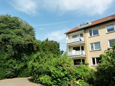 Helle und geräumige Wohnung mit Balkon und Garage