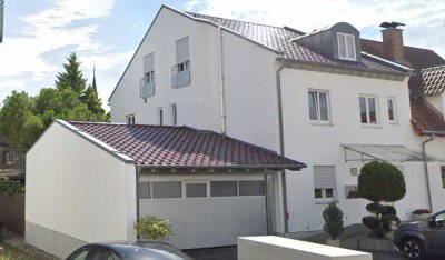 möblierte, gepflegte 2-Zimmer-Dachgeschosswohnung