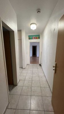 Geräumige 4-Zimmer-Wohnung mit Balkon in Baesweiler