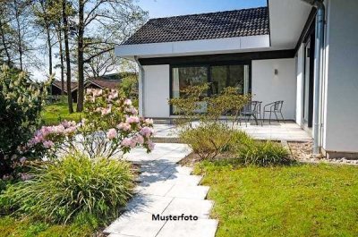 Einfamilienhaus, Garten, Garage
