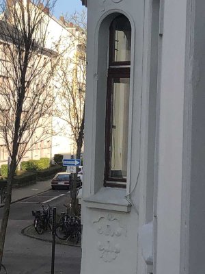 Erstbezug nach Kernsanierung, teilmöblierte 4-Zimmer-Wohnung in Köln Ehrenfeld
