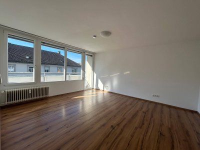 Helle 1,5-Zimmer-Wohnung mit Balkon | vollständig renoviert | zentrale Lage
