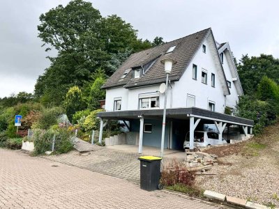 Zweifamilienhaus am Waldrand mit großem Garten