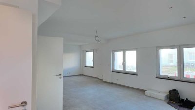 Erstbezug: hochwertige Erdgeschosswohnung mit separatem Eingang und Keller