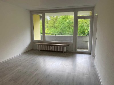 Schöne Waldlage Wohnzimmer XL mit Balkon TOLLER LAMINAT - große Küche FISCHERRÜCK KL West