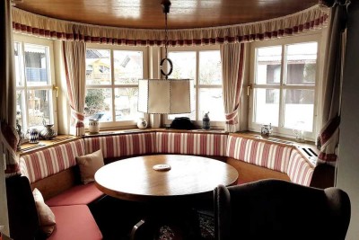 Sehr schöne ruhige Wohnung mit Balkon, Erker und Kamin