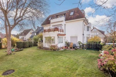 Well-kept top-floor apartment with modern furnishings and private roof terrace