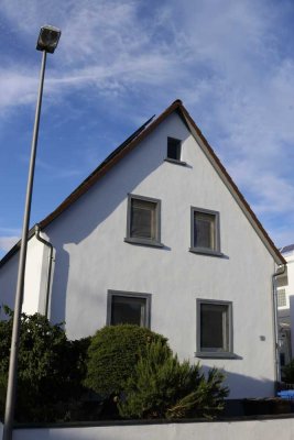 Attraktives und vollständig renoviertes 4,5-Raum-Einfamilienhaus mit EBK in Riedstadt