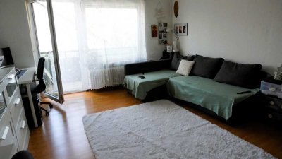 Geschmackvolle, gepflegte 2,5-Zimmer-Wohnung mit Balkon und EBK in Schwetzingen
