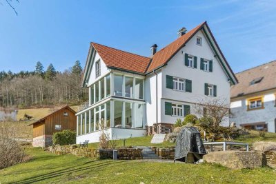 Wohlfühlen pur in Baiersbronn-Tonbach: Einfamilienhaus mit Wellnessbereich, Aufzug & Weinkeller!