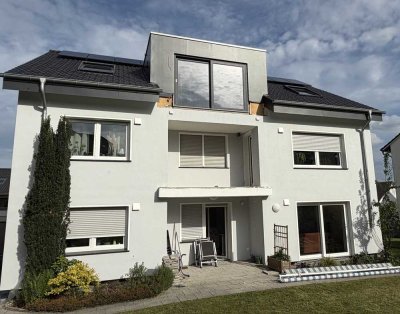 Exklusiver Erstbezug: Neue 3 ZKB DG-Wohnung (KfW 40) mit Balkon, EBK & Stellplatz in BI-Brake