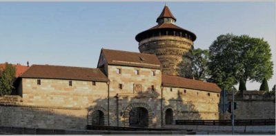 Exklusive, möblierte  2,5-Zimmer-Altbauwohnung mit geh. Innenausstattung mit 2 Balkonen und EBK